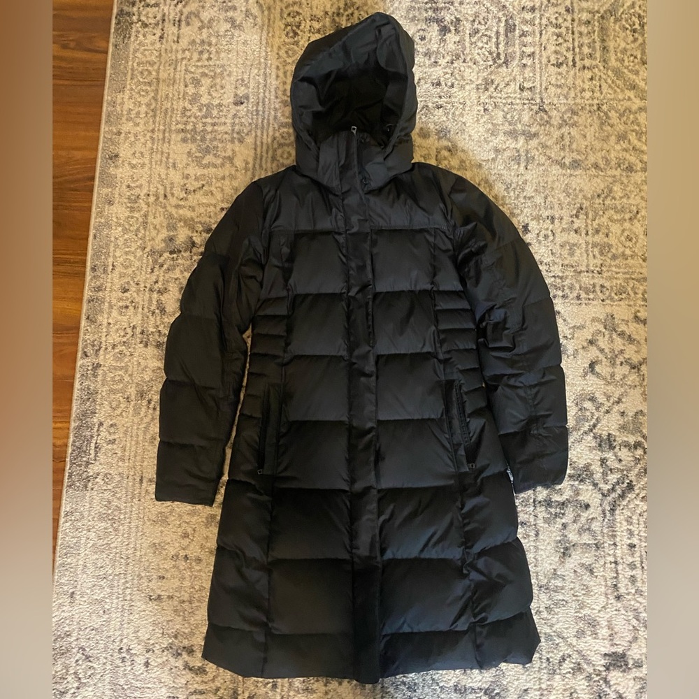 Patagonia Women's Black Hooded Puffer Jacket